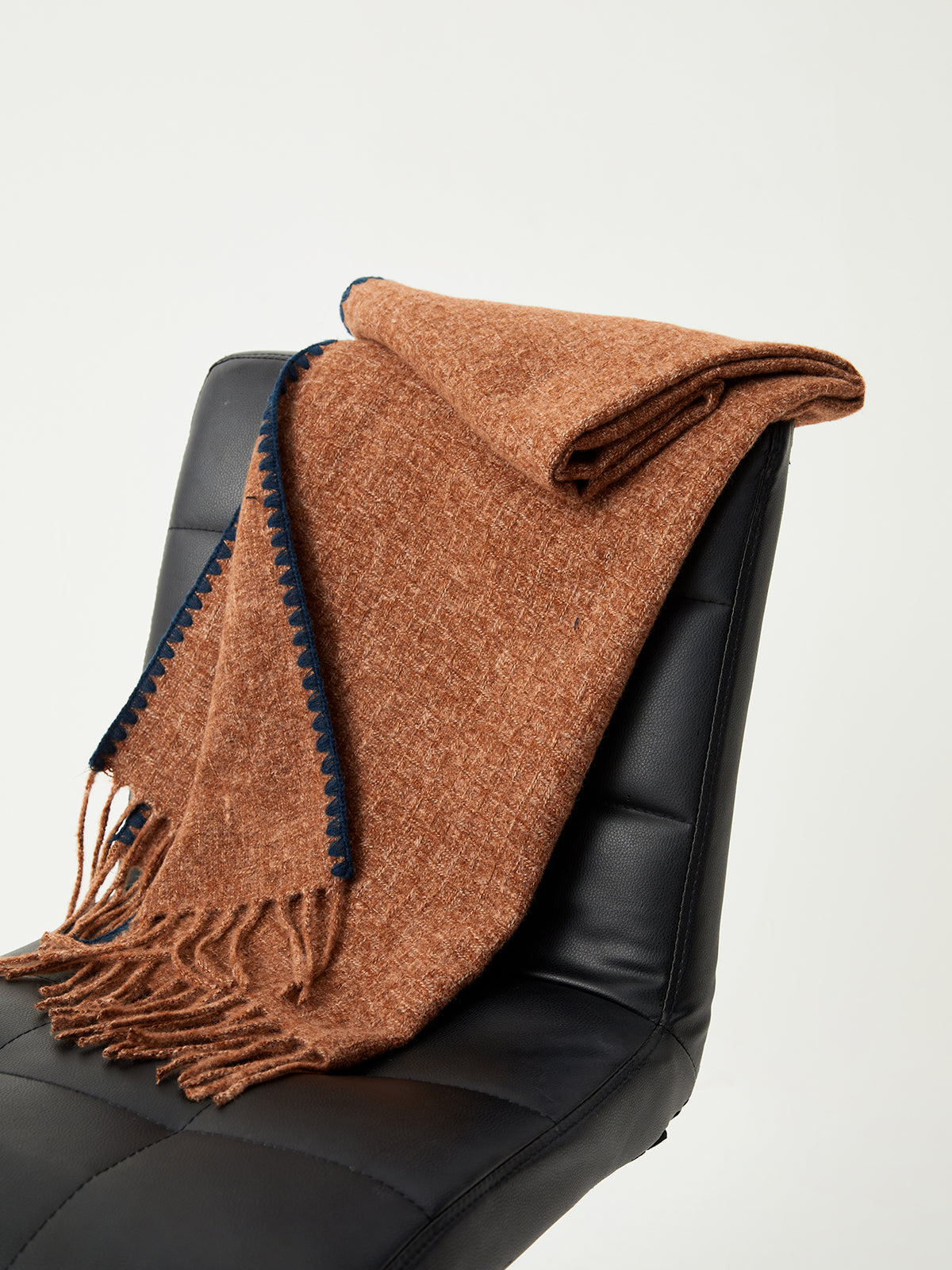 Contrast Trim Fringed Scarf