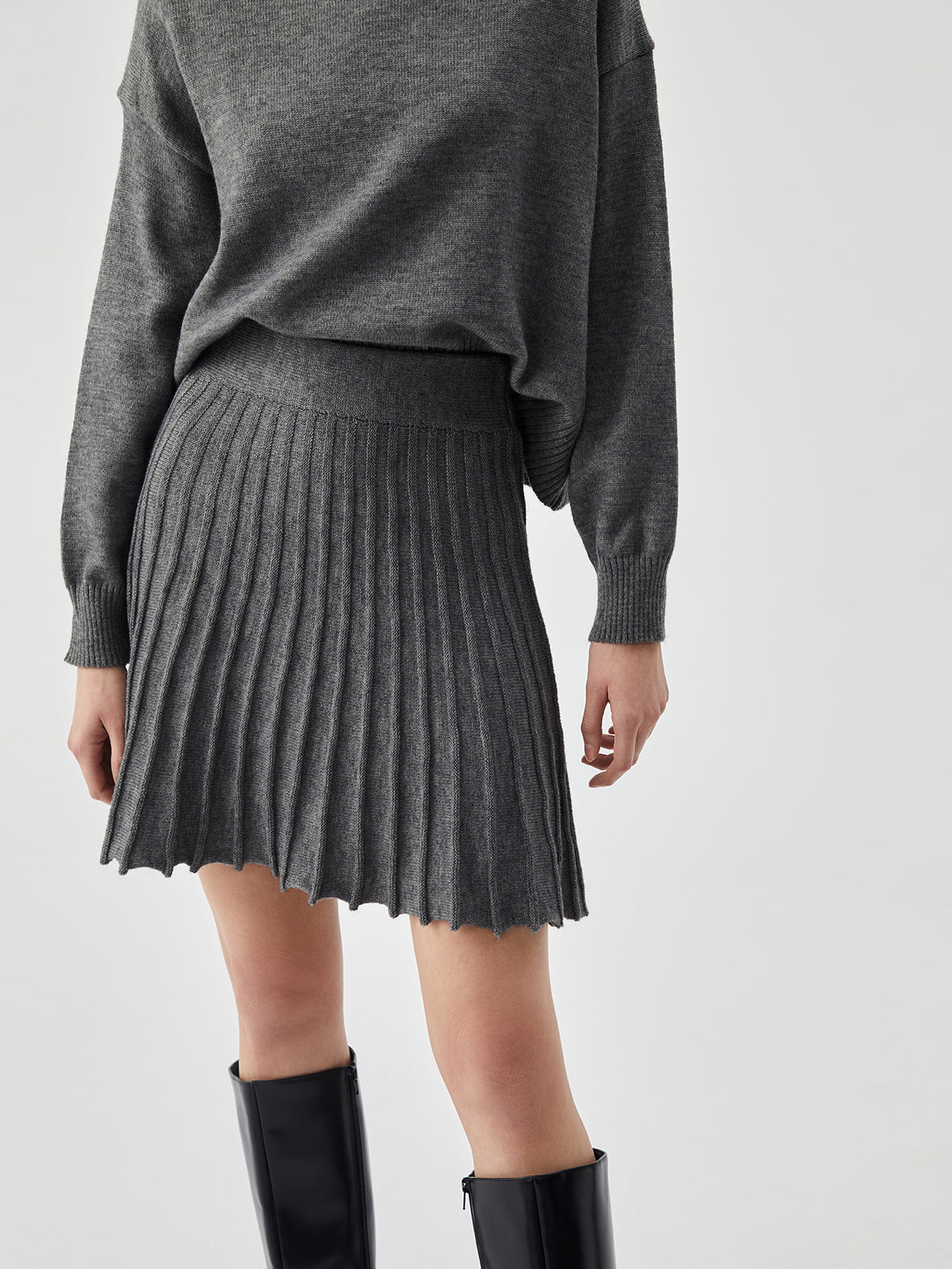 Middle Waist Pleated Mini Skirt