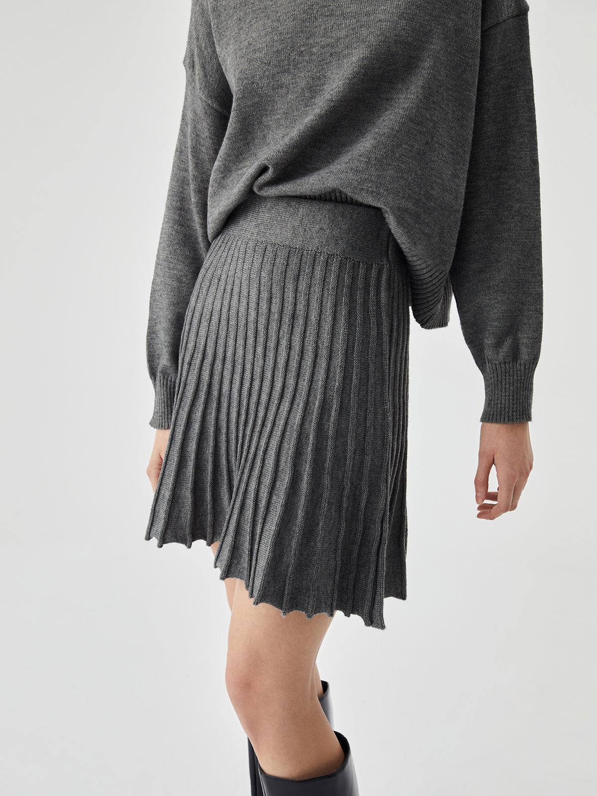 Middle Waist Pleated Mini Skirt