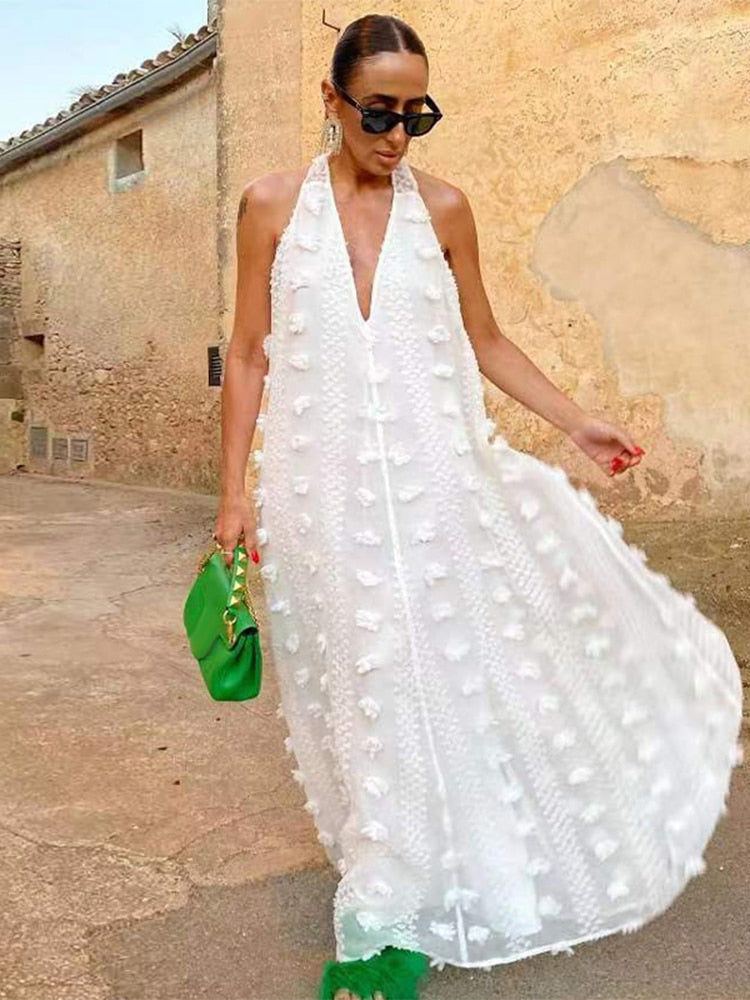 V-neck open back sleeveless halterneck dress