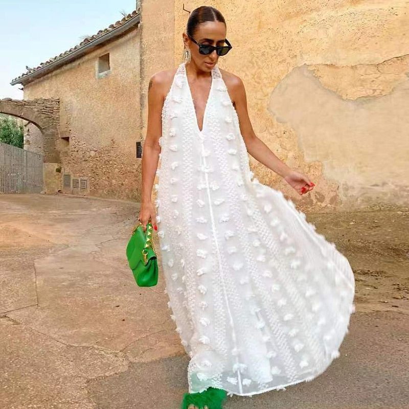 V-neck open back sleeveless halterneck dress