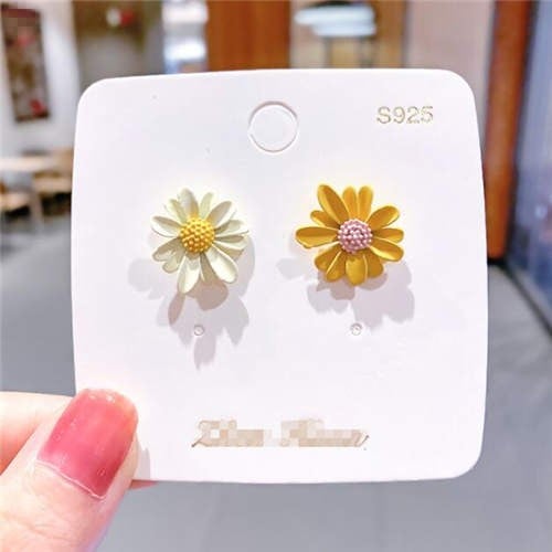 White and Yellow Daisy Daydream Studs