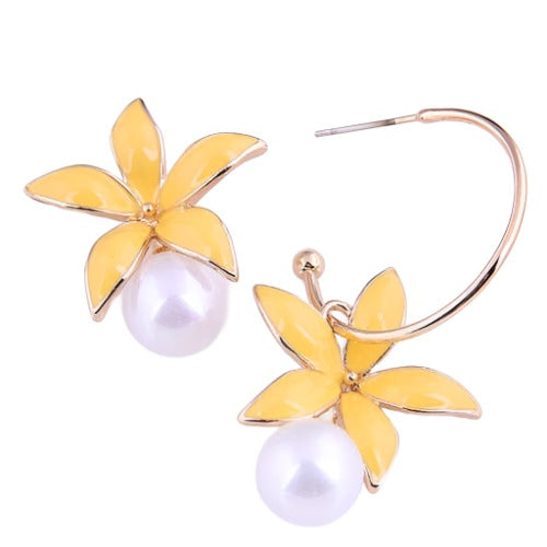 Lily Pearl Asymmetry Earrings