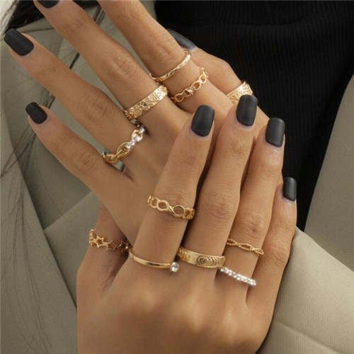 Aristocratic Rhinestone: Luxurious Geometric Rings Set