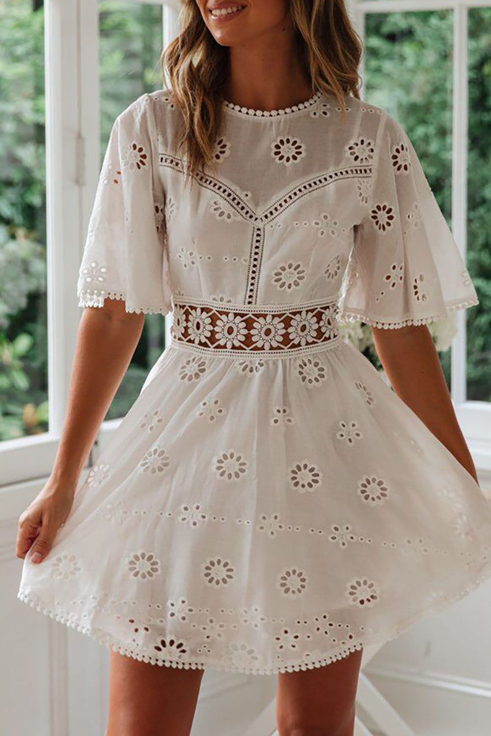 White backless hollow fringed lace dress