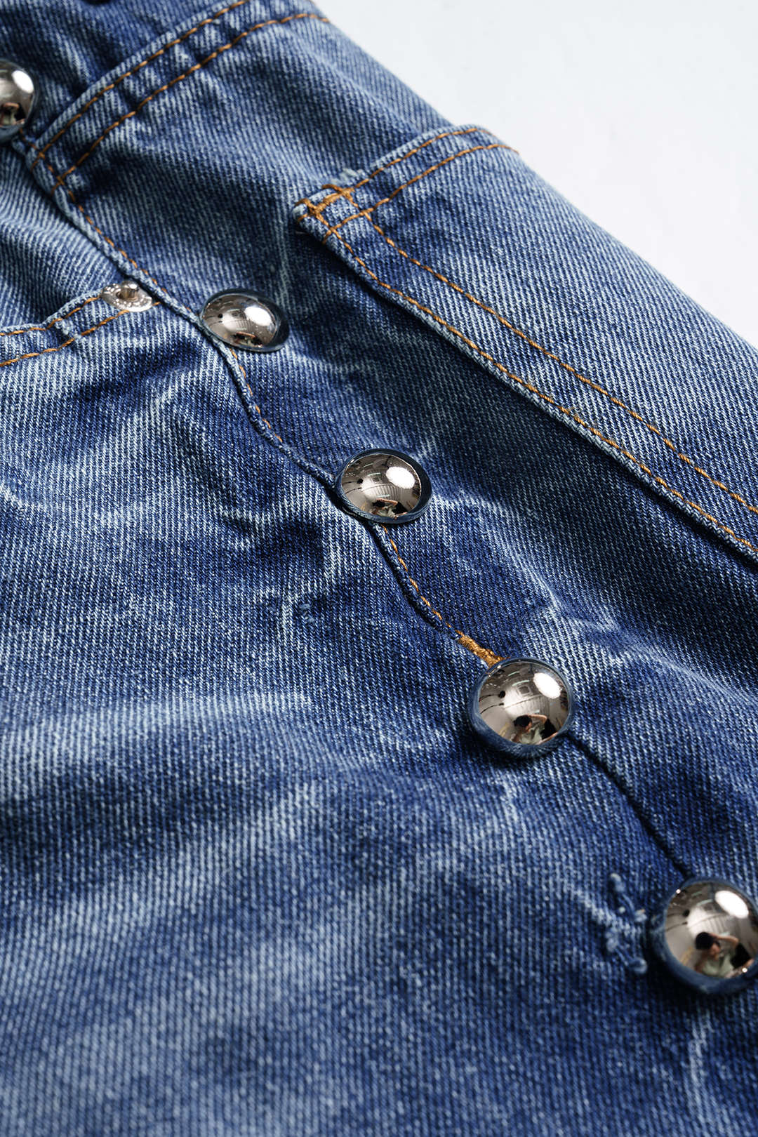 Denim Rivet Decor Jeans