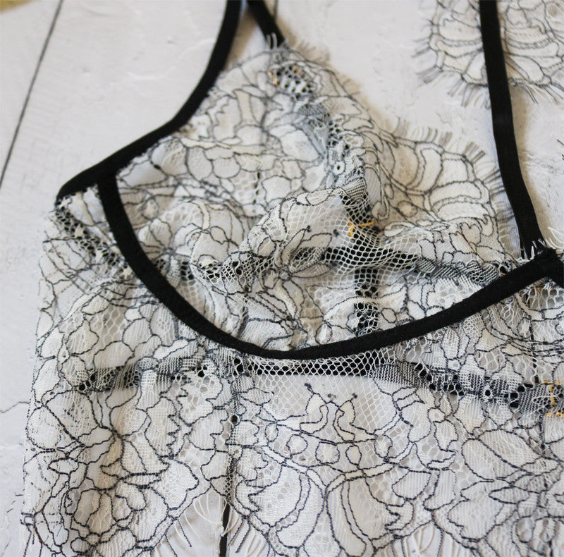 StylinArts Alluring Three-Point Lace Lingerie Set