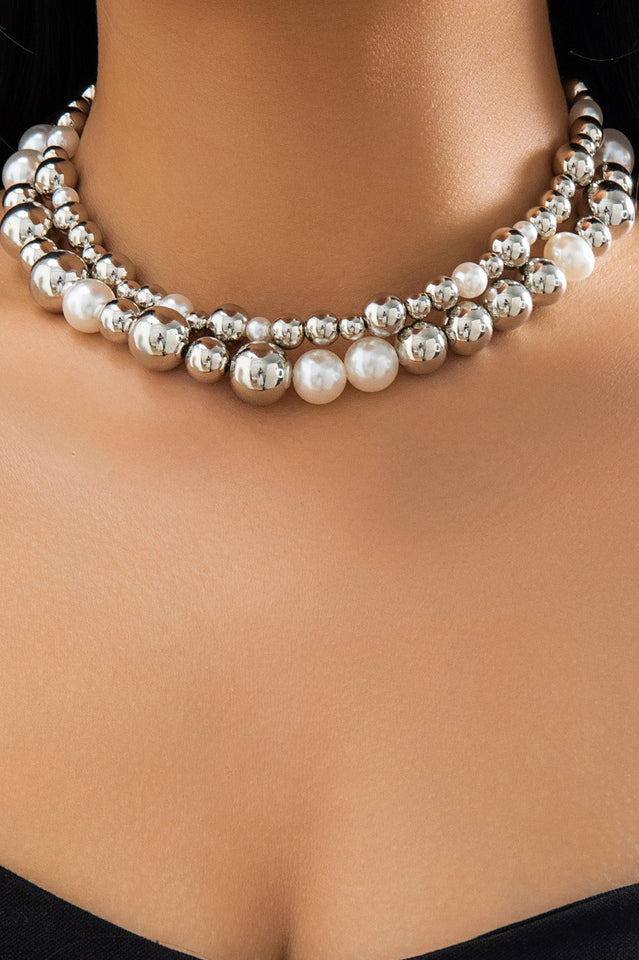 Exaggerated Pendent Chocker Necklace
