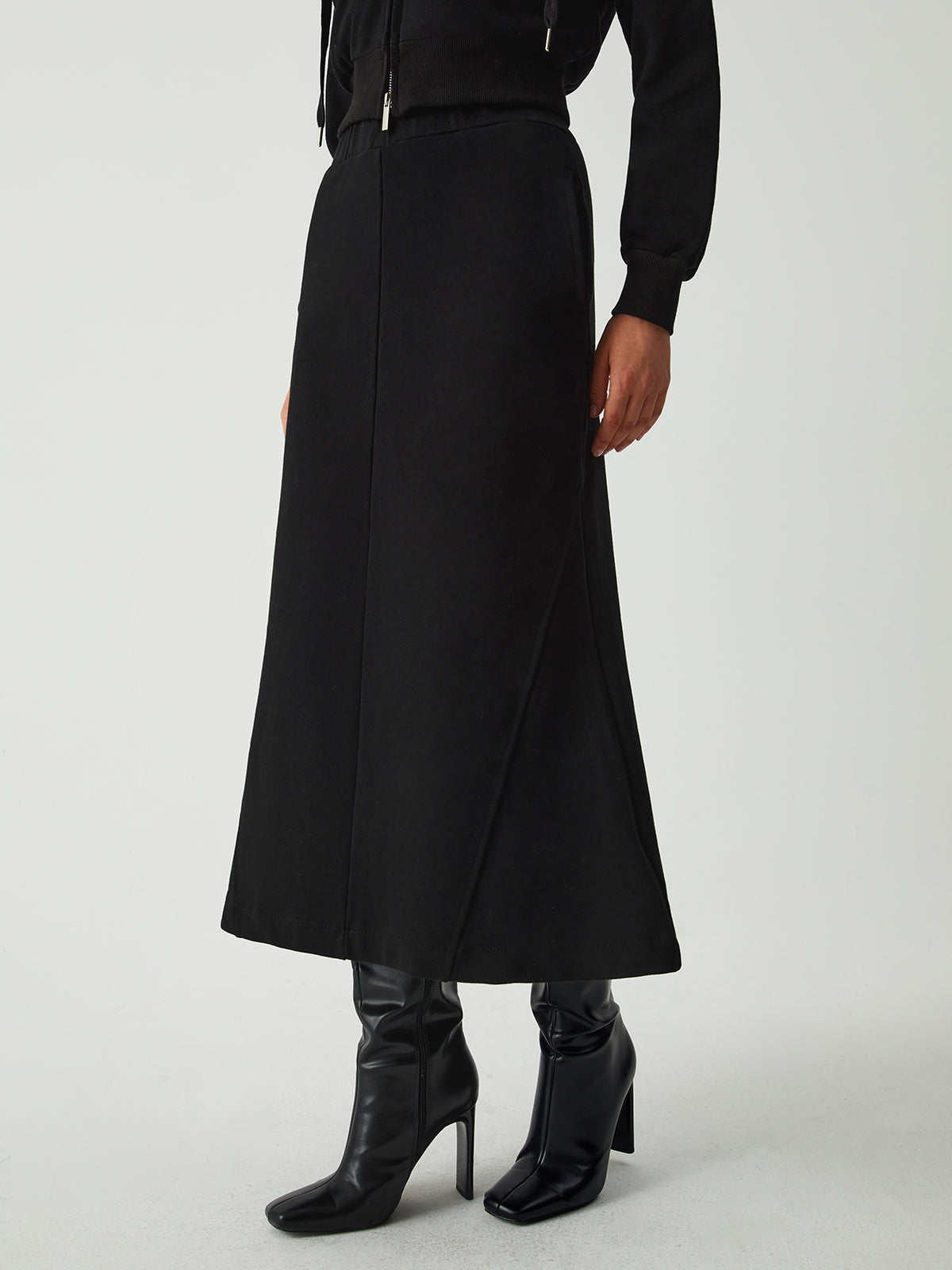 Essential Pockets Flowy Midi Skirt