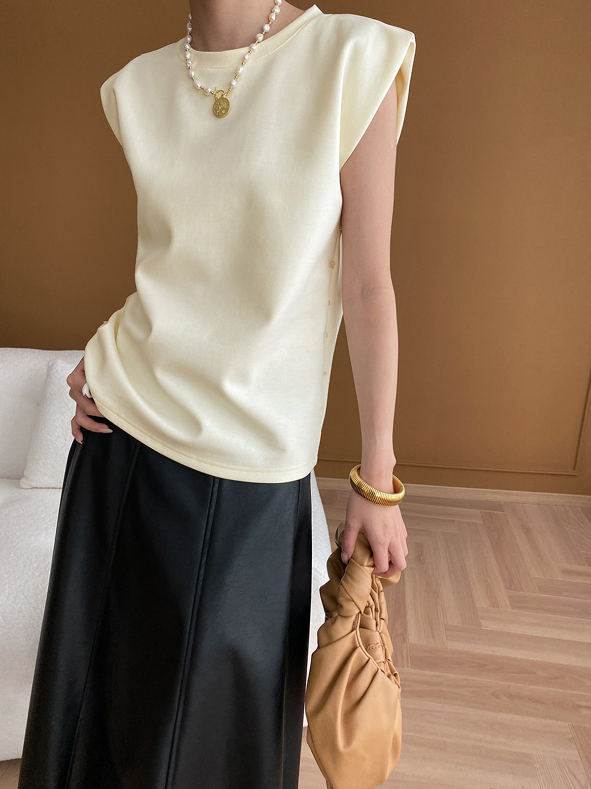 Ribbed Sleeveless Crew Neck Blouse