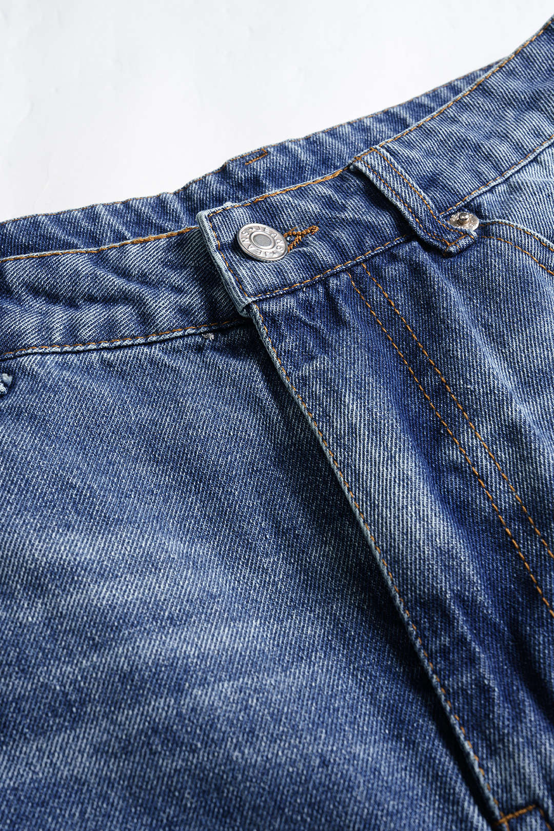 Denim Rivet Decor Jeans