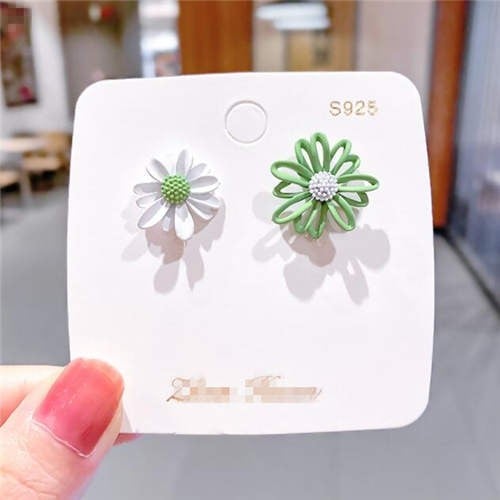 White and Green Daisy Daydream Studs