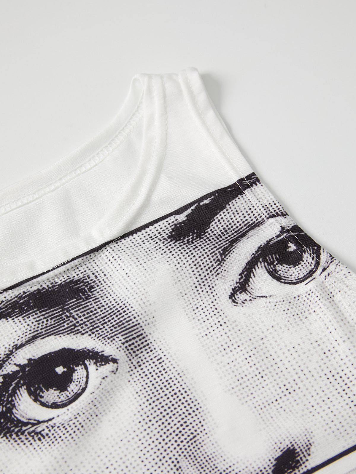 Staring Eye Graphic Crop Tank Top